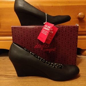 Dexflex Comfort Black Wedges, Size 8.5